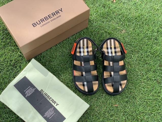 Burberry, new children's shoes, counter synchronization in stock 26-35. . DDD