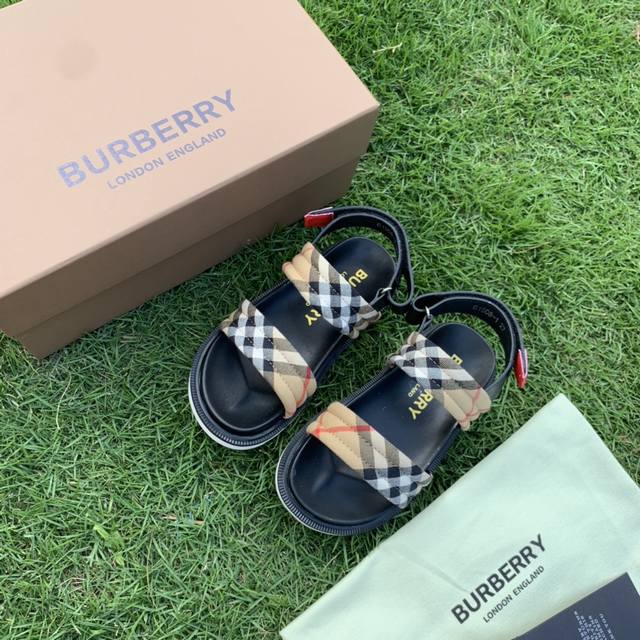 Burberry children's shoes new arrival, counter synchronization in stock 26-35.