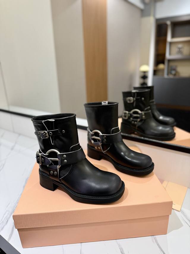 Factory Price: Miu Miu Official Website Synchronized Short Boots, Runway Style