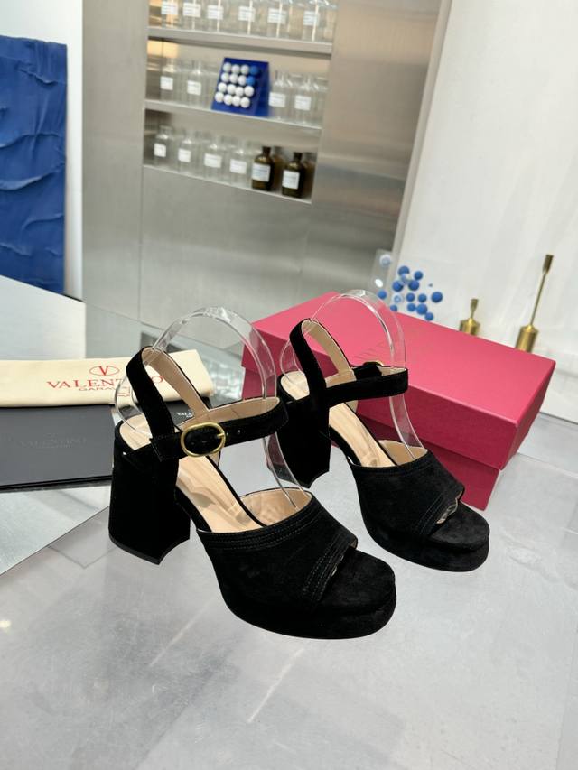 Factory P Premium purchasing version of Valentno's newest model! 2025Ss latest