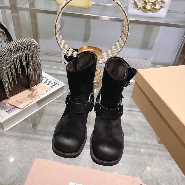 Factory-made limited-edition Miu Miu Autumn/Winter 25 boots. These are the hott