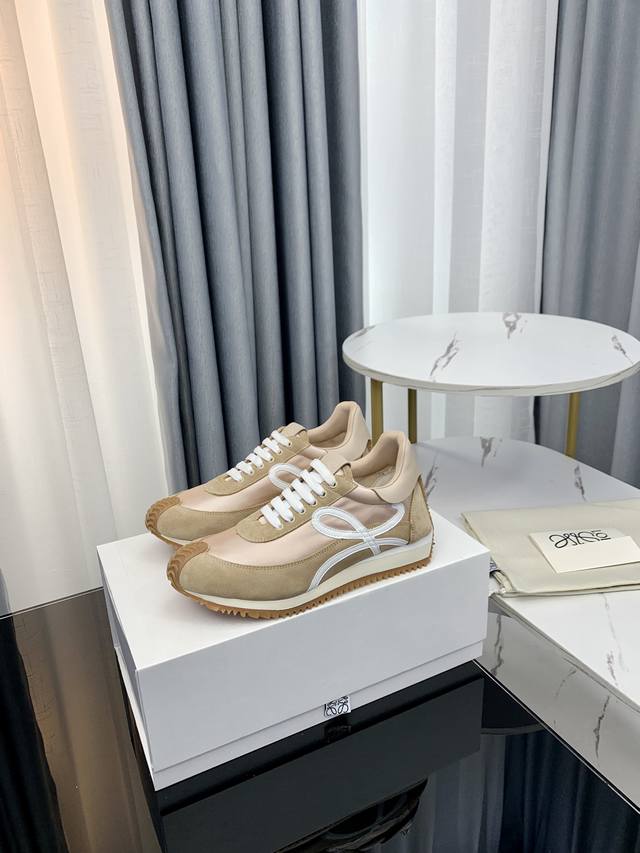 Exclusive top version, long-term production Loewe's latest color matching Dexter