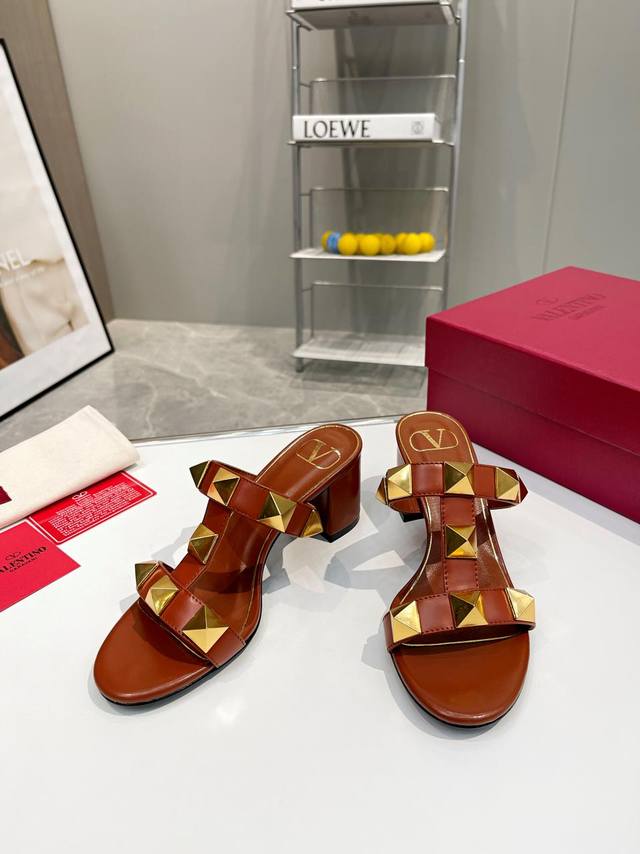 Valentino. Top-tier edition! Every detail is crafted to the original! Fabric: Co