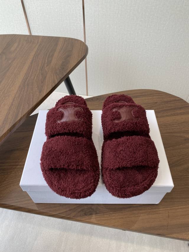 Celine 25Ss Fall/Winter New Slip-On Wool Slippers This season's Celine has made