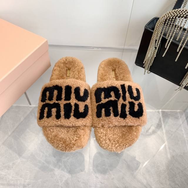 Miumiu new wool slippers, made from top-quality pure lambswool! Super warm, it f