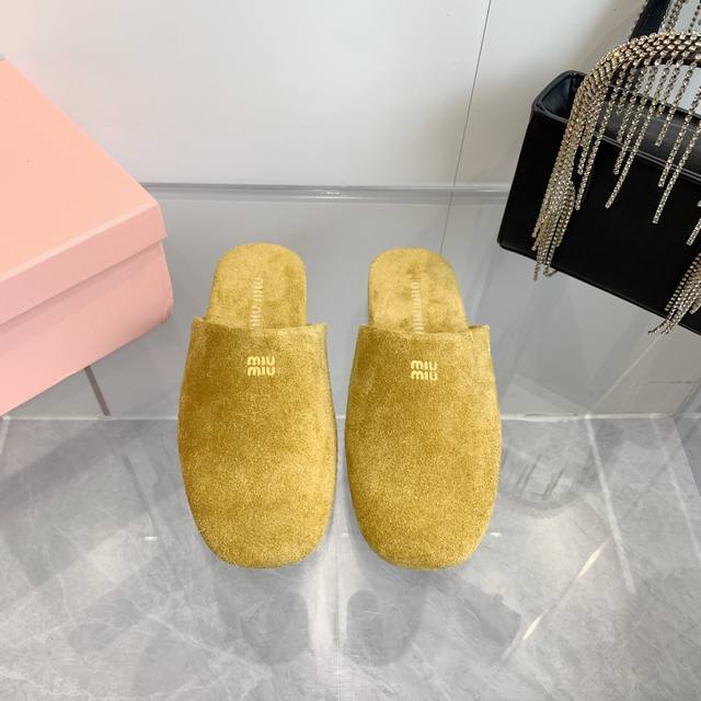 Miumiu Autumn and Summer Series Mules, Slippers, Closed Toe Lambskin Half Slippe