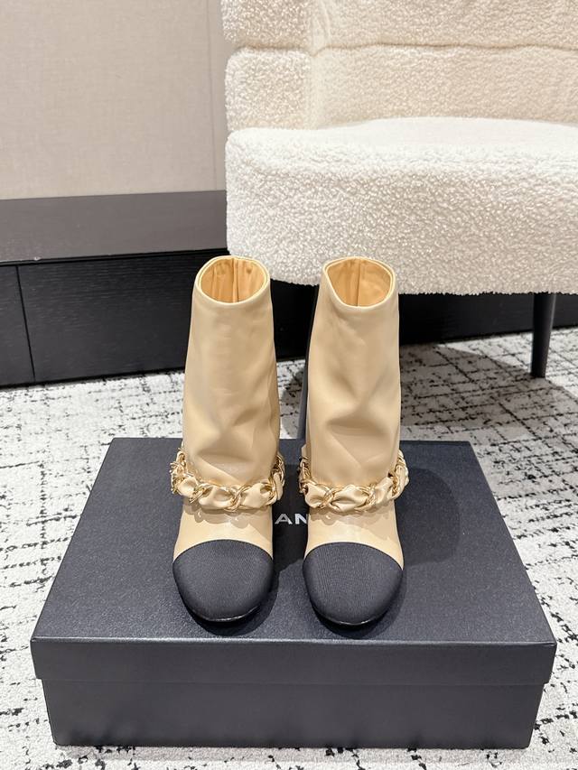 Top version Chanel Xiaoxiang 25 catwalk style chain knight trouser boots are so