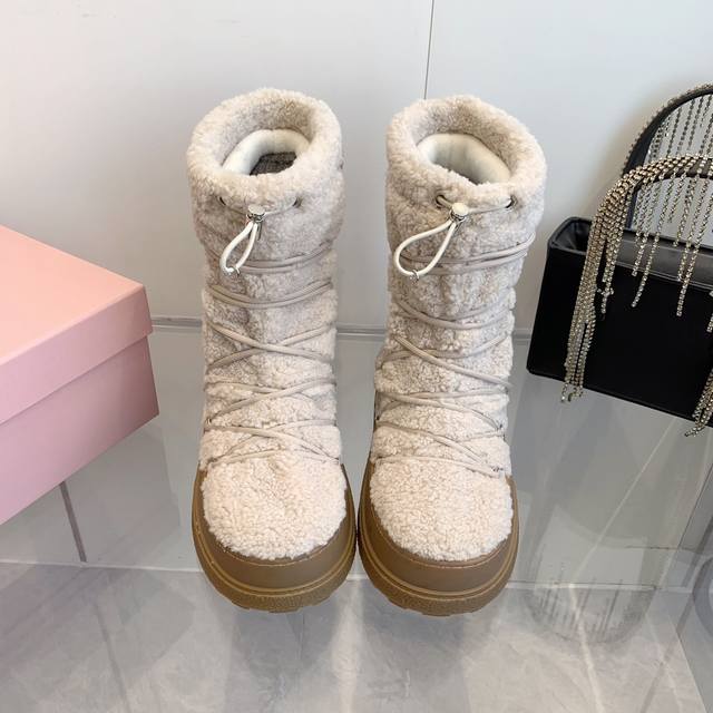 Miumi*Miumi 24Ss new down wool snow boots, ski boots, and down wool snow boots.