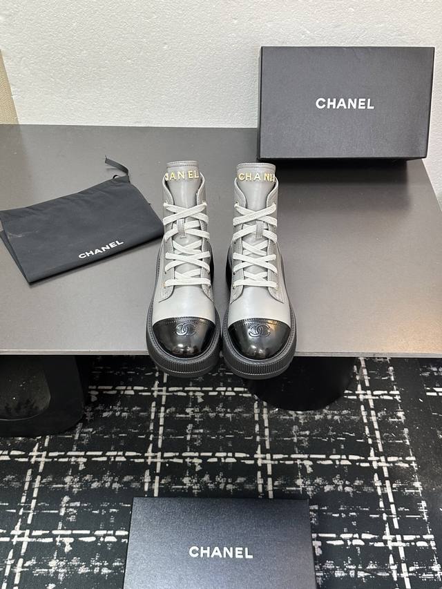 2025 Chanel ankle boots, a must-have for this autumn and winter season! Chanel's