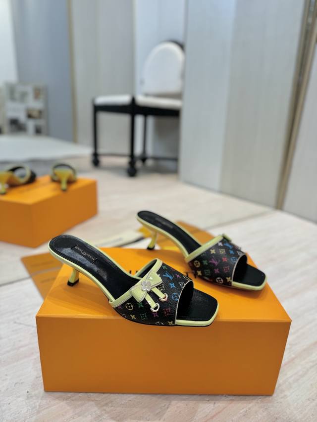 Factory Price: Premium leather sole Lv 2025 New Year's flagship slip-on sandals