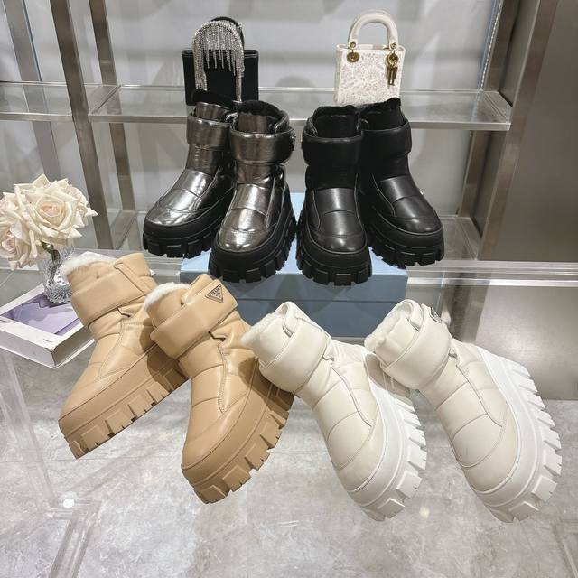 Latest Prada: Novel and chic soft cowhide upper, pure wool lining, unique design