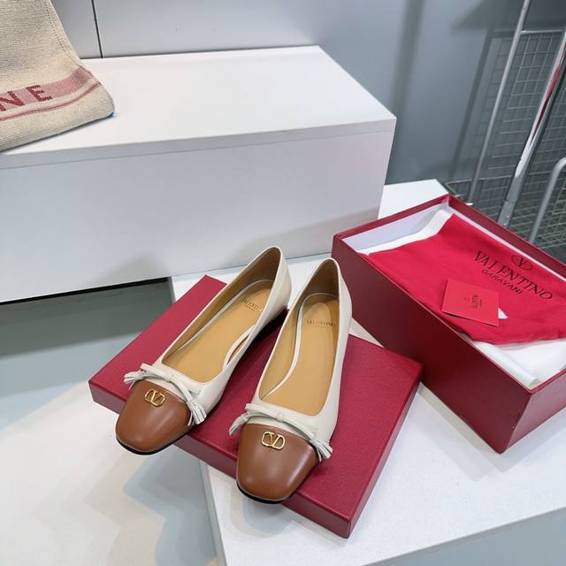High quality factory delivery! Top-quality Valentino 2025 Fall/Winter counter's
