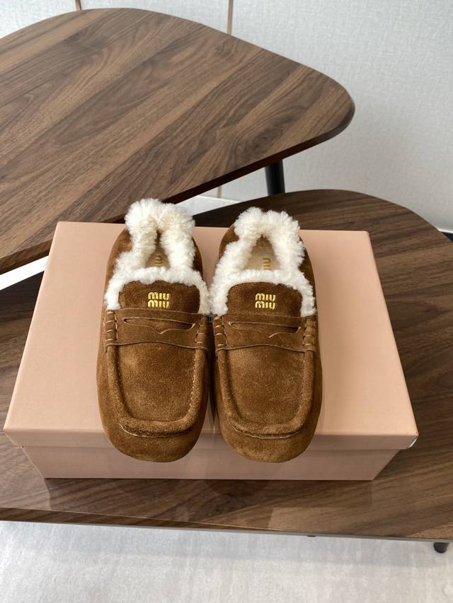 Miumiu 25Ss autumn/winter runway-style wool square-toe loafers (DDD). Frequently