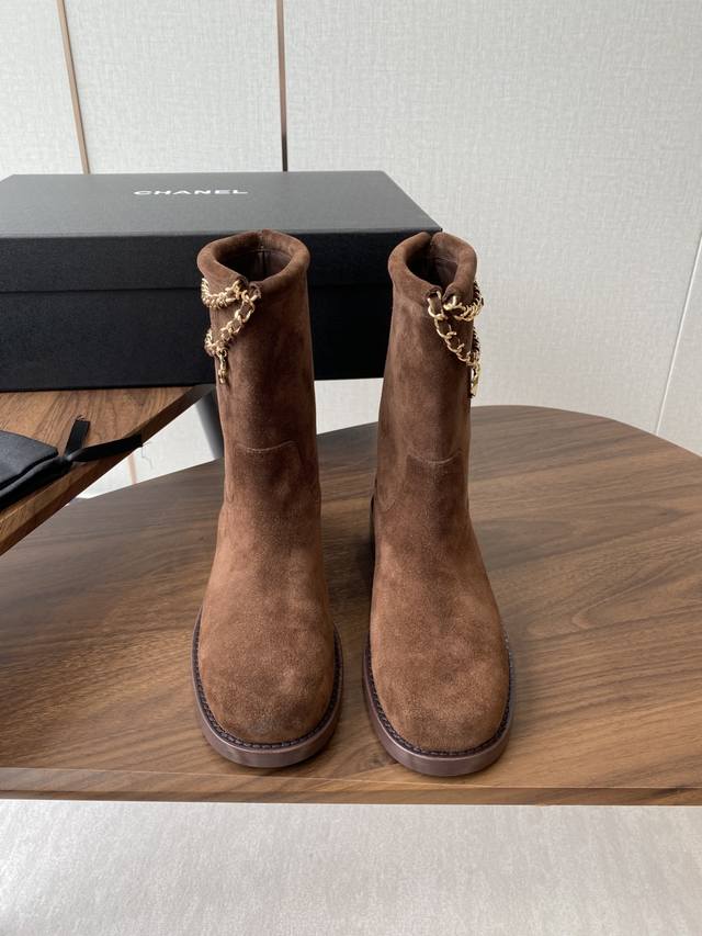 Short boots and long boots Chanel Autumn/Winter 25 Suede Colorblock Slip-On Kni