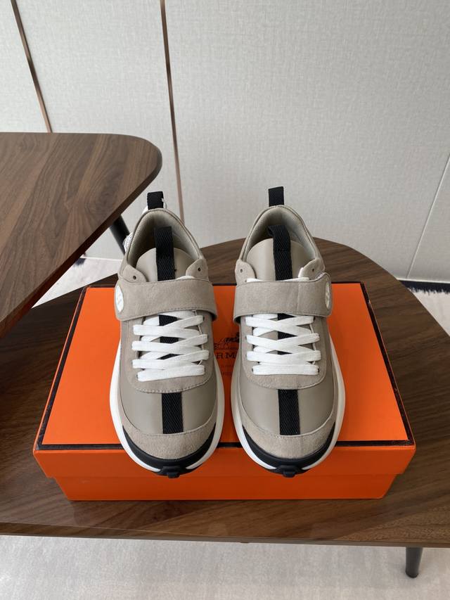 H's new 25Ss Hermes sneakers are made from imported cowhide and suede, featuring
