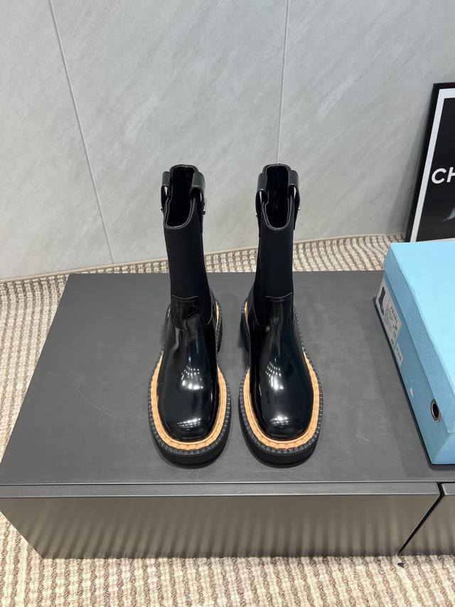 Factory: Exclusive top version Prad*A2025Vs autumn and winter new boots series r