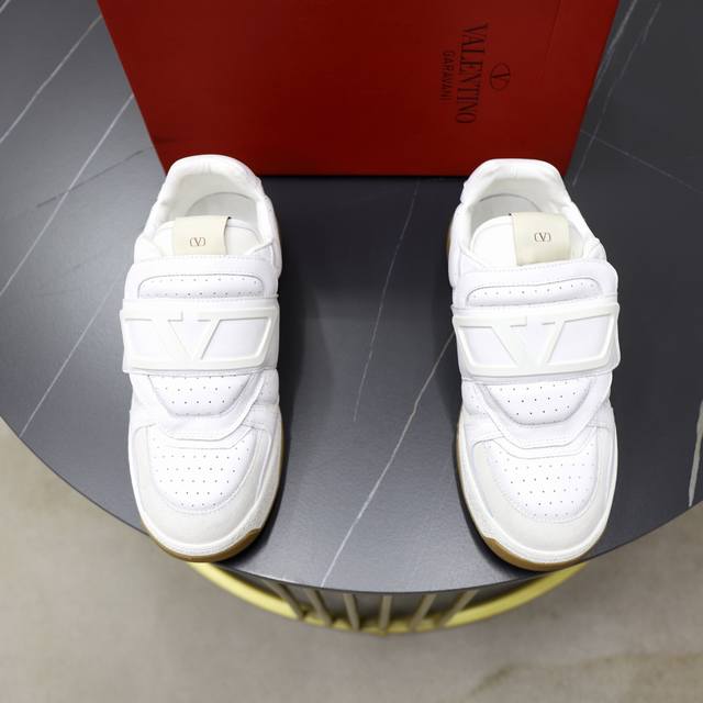 Valentino's latest low-top, thick-soled men's sneakers are shipping! These premi