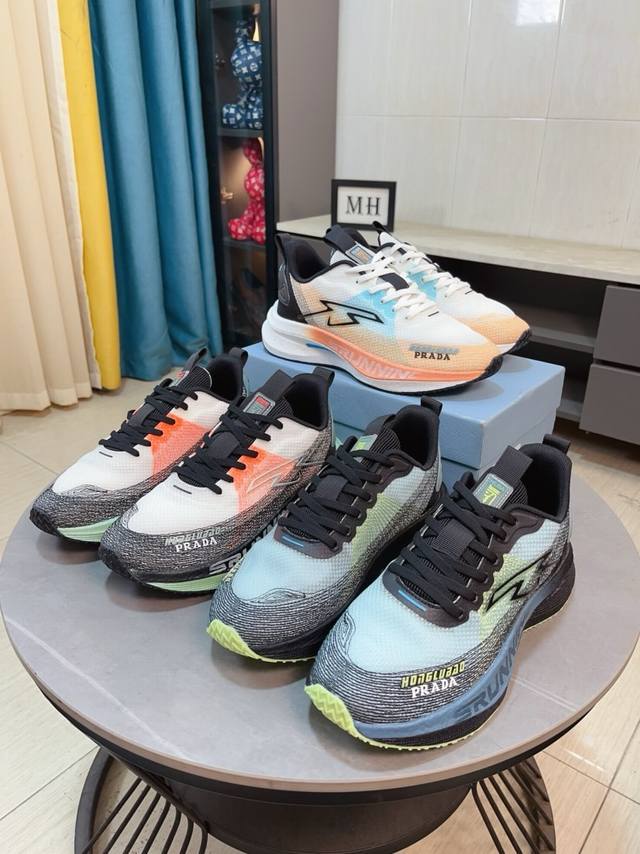 Prada's luxurious and fashionable high-end products. The perfect last and top-no