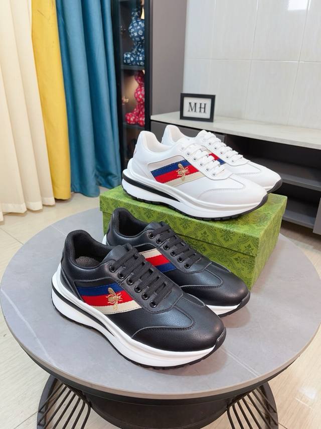 Gucci's latest white men's casual shoes! 1:1 matching shoes from the official we