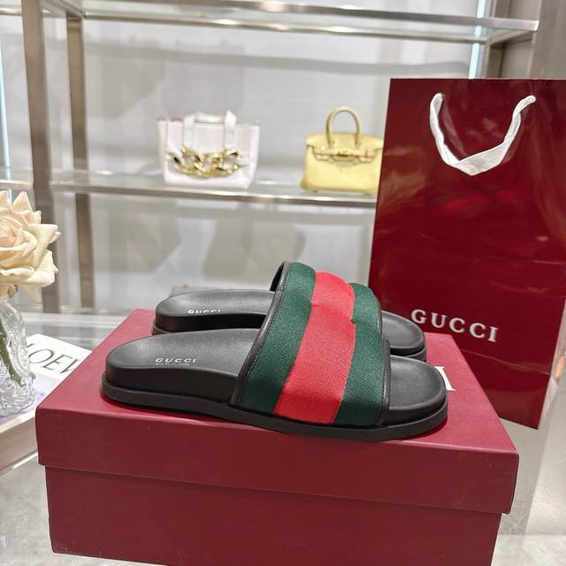 Unisex Sandal Slides These sandals are crafted from the iconic Gg canvas, a mat