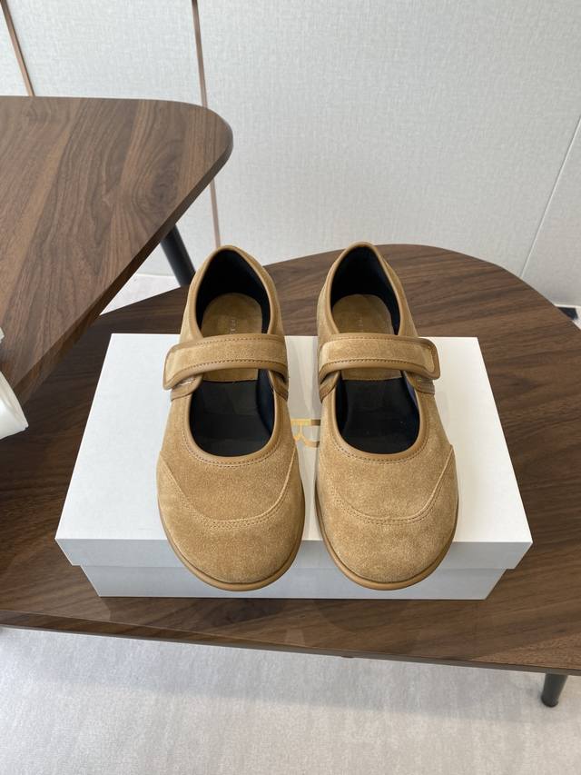 The Row 25Ss, a new minimalist round-toe Velcro Mary Jane shoe from Dongguan. T