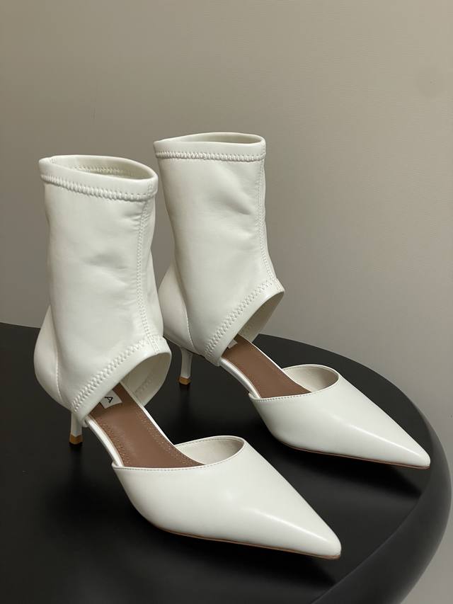 2025 Early Fall New Alaia Stretch Suede Ankle Boots with Pointed Toe and Hollow