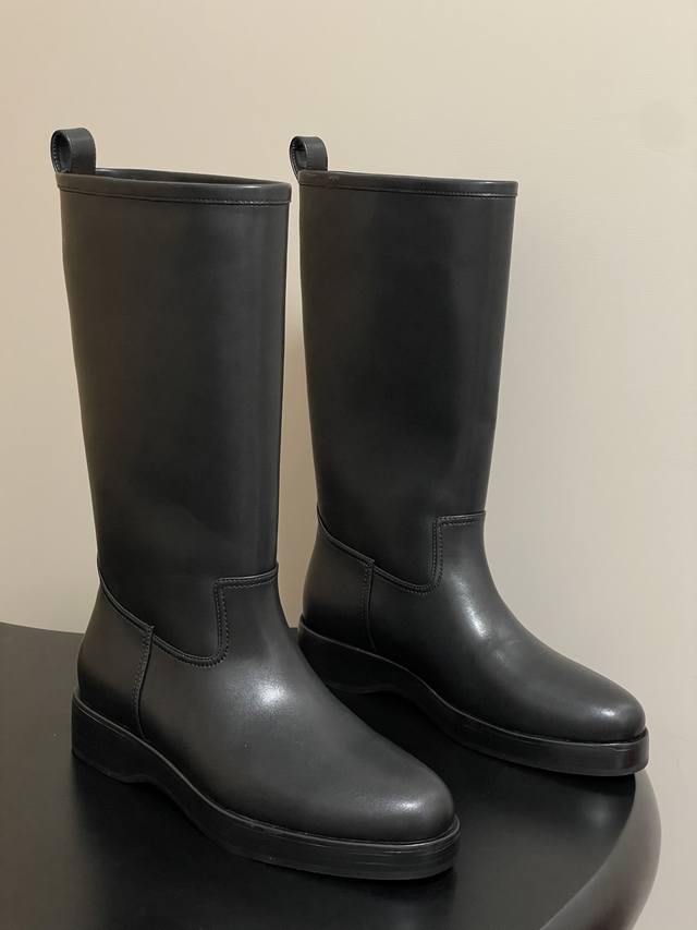Loro Piana's new Autumn/Winter Lp70S John straight-leg slip-on mid-calf boots (D