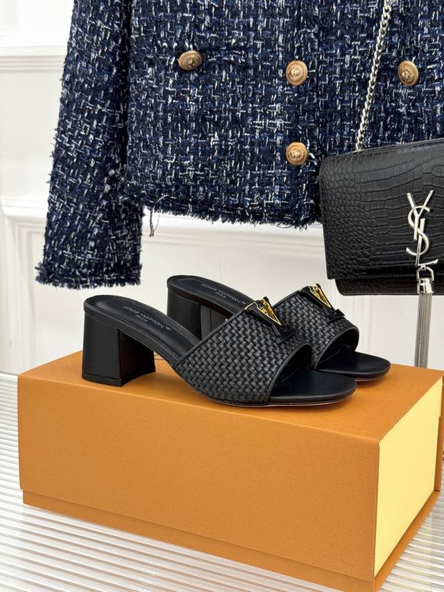 Factory Price: L*V Donkey Brand's classic woven block-heeled slippers. Their de