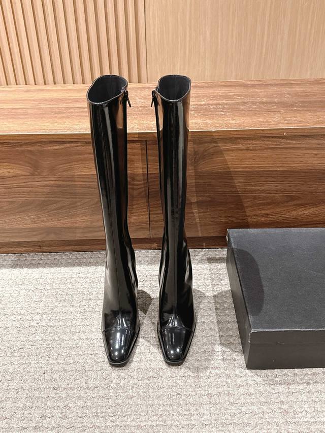 Yves Saint Laurent's new autumn and winter stunning patent leather flat-heeled b