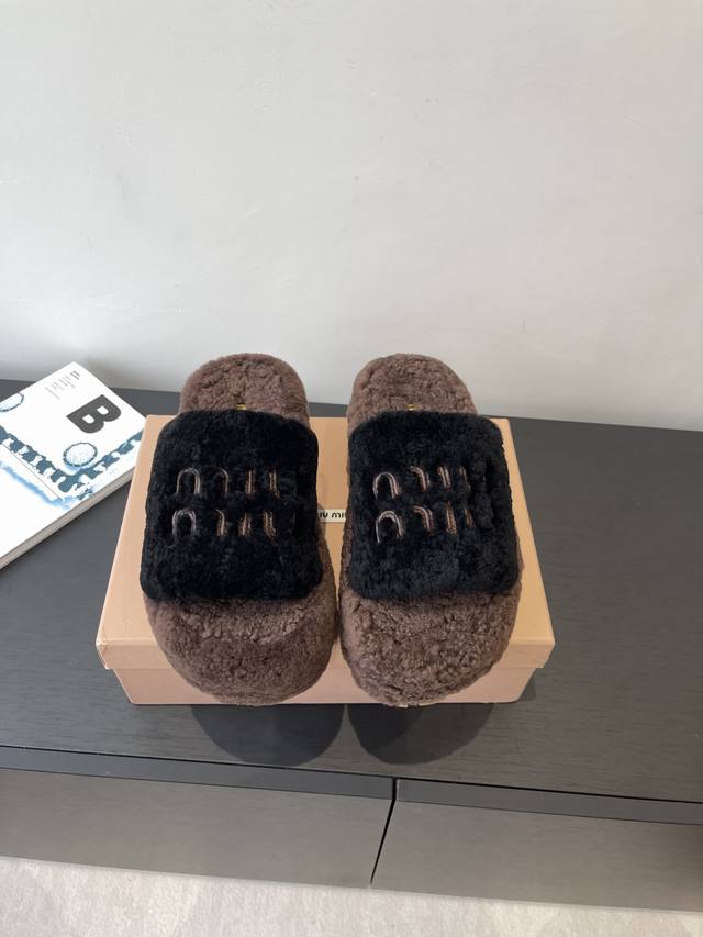 Miu Miu 25Ss new thick-soled wool slippers for autumn and winter. Wool slippers