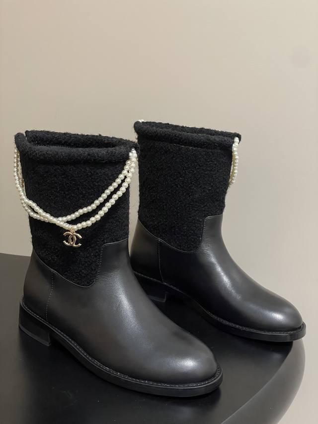 New Fall/Winter Chanel 25B Four-Leaf Clover Double C Buckle Chain Boots Suede A