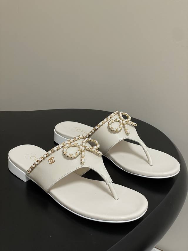 Chanel 25B chain bow flip-flops Summer always needs a pair of slippers with its