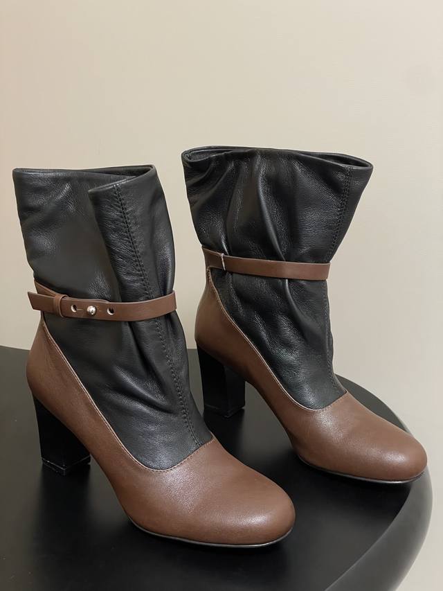 Lemaire 2025 Fall/Winter new round-toe, simple, high-end ankle boots with loose-
