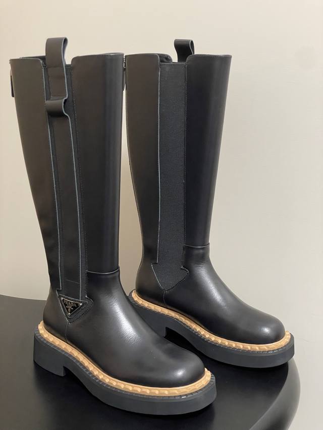 25Ss New Fall/Winter Prada Triangle Logo Straight Boots, Rider Boots, Serrated T