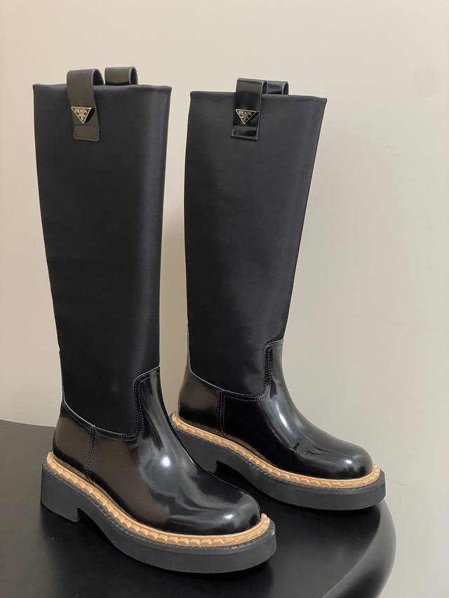 25Ss New Fall/Winter Prada Triangle Logo Straight Boots, Rider Boots, Serrated T