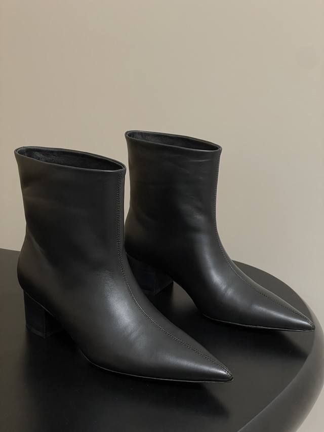 25Ss New Fall/Winter Khaite Pointed-Toe Ankle Boots from the Niche Trendy Brand,