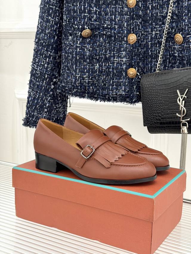 Factory Price: Loro Piana 25Wf New Tassel Retro Loafers. These LP loafers are i