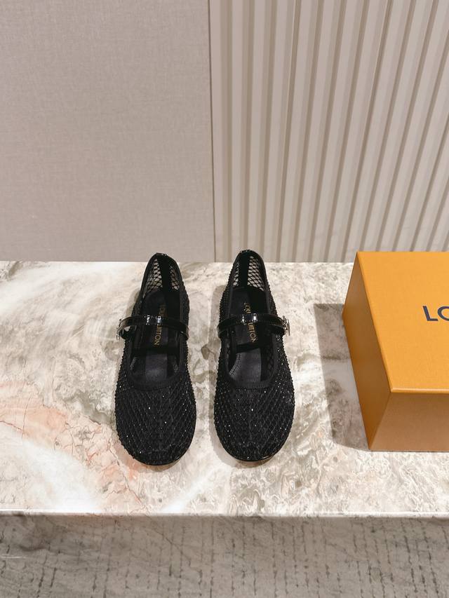 225 LV's early spring arrivals! LV Spring/Summer ballet flats are absolutely stu