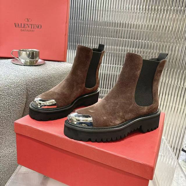 2026 Valentino purchasing agent level Classic Valentino with special textured ha