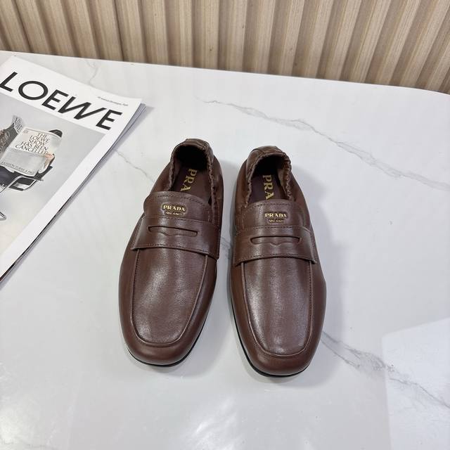 Prdad Prada 26 early spring catwalk small leather shoes DDD. The new season's di