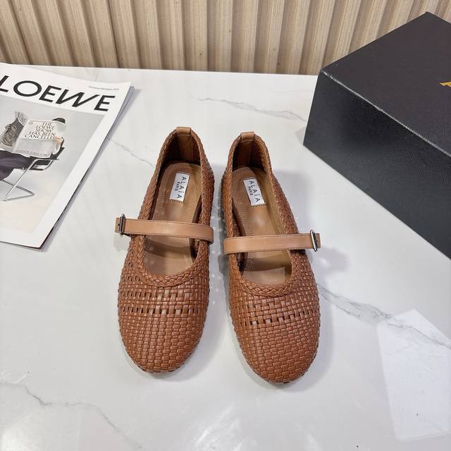 Niche Alaia 2025Vs spring and summer hit single shoe series Round-toe woven hori