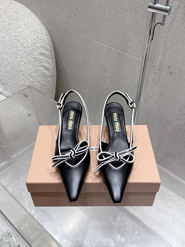 Factory Miumiu's new Spring/Summer 25 retro bow high-heeled sandals! Fresh spri
