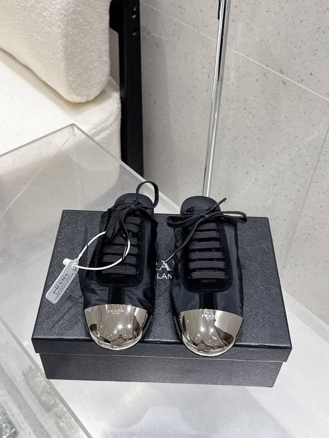 Shopping-level slippers Prada's new metal toe closed-toe half-slipper shoes feat