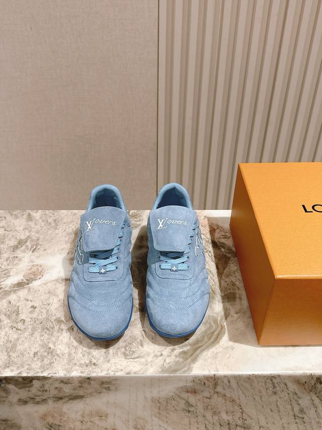 Couple's 225 Louis Vuitton sneakers, soccer shoes, and casual running shoes! Th