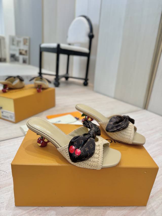 Factory Price: Lv Murakami Takashi Cherry Heel Sandals 2025 New Early Spring Or