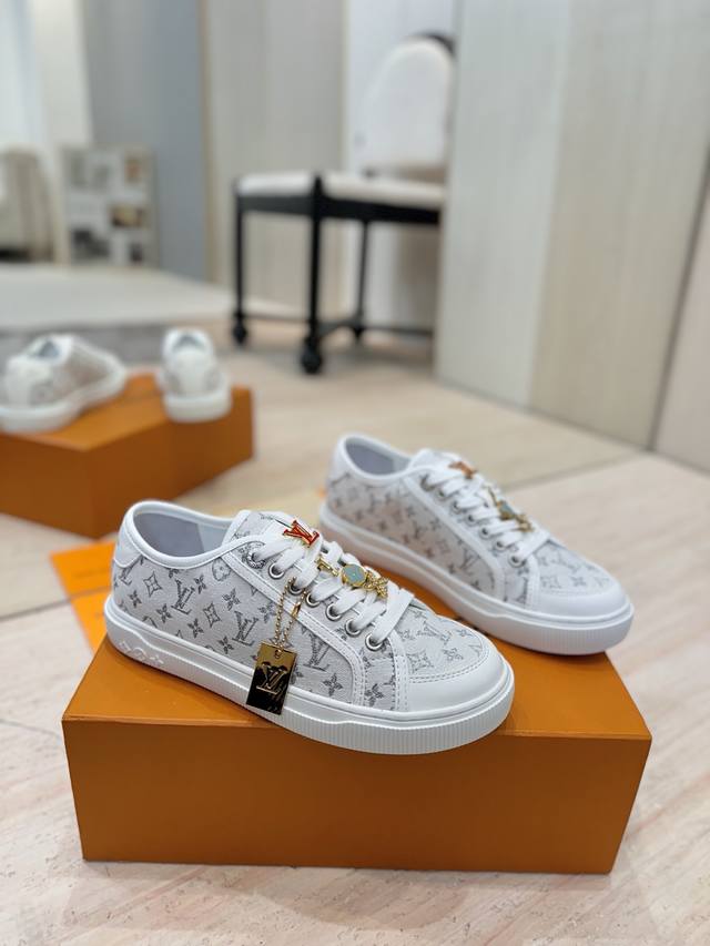 Factory Price: Button-on Couple's Style, Premium Edition Lv Louis Vuitton L's l