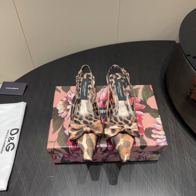 Factory: Exclusive top version Dolce & Gabbana 25Vs spring and summer hit singl