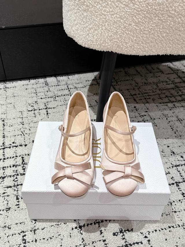 Dior 25 New Bow Ballet Flats DDD. These ballet flats feature the classic Dior bo