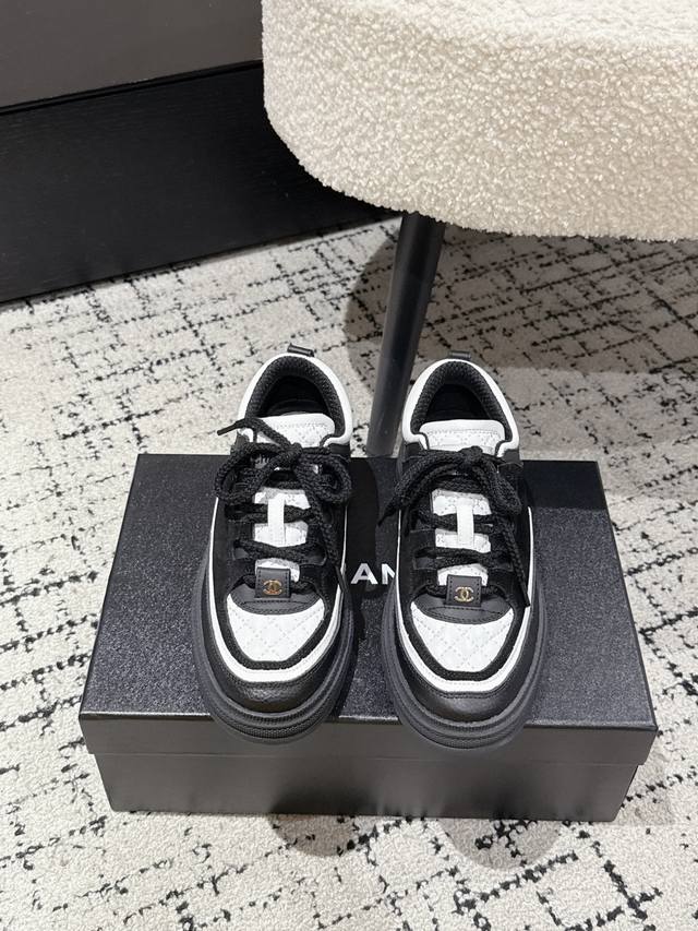 Chanel Chanel 25 latest vintage style thick-soled casual shoes and sneakers Orig