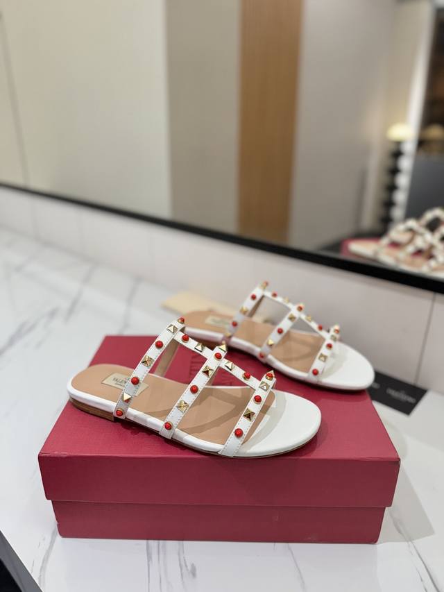 Factory Price: Valentino Riveted VT Classic Slippers, a top-notch replica! Perf